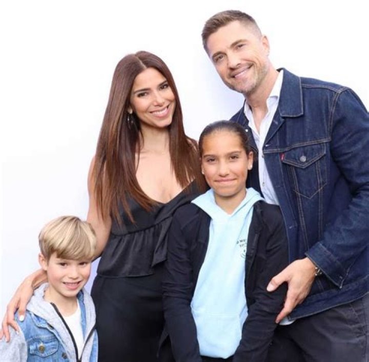 Eric Winter: Twins, Wife & Career - Everything You Need to Know!