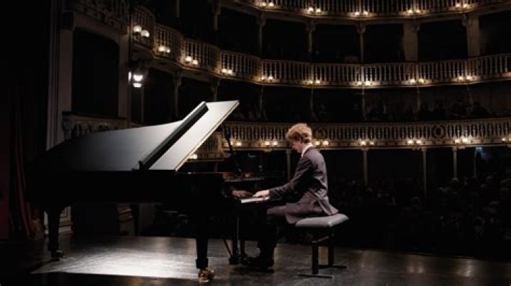 Jan Lisiecki: The Prodigious Pianist - Discover His World
