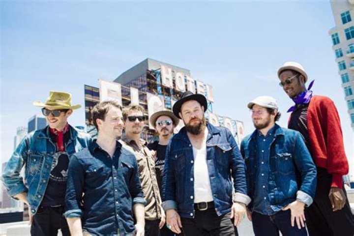 Nathaniel Rateliff's Height & Stage Presence: A Closer Look